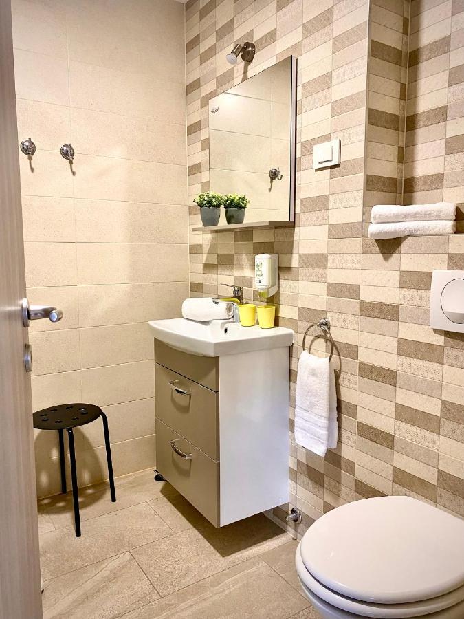 מריבור Rainbow House Rooms מראה חיצוני תמונה