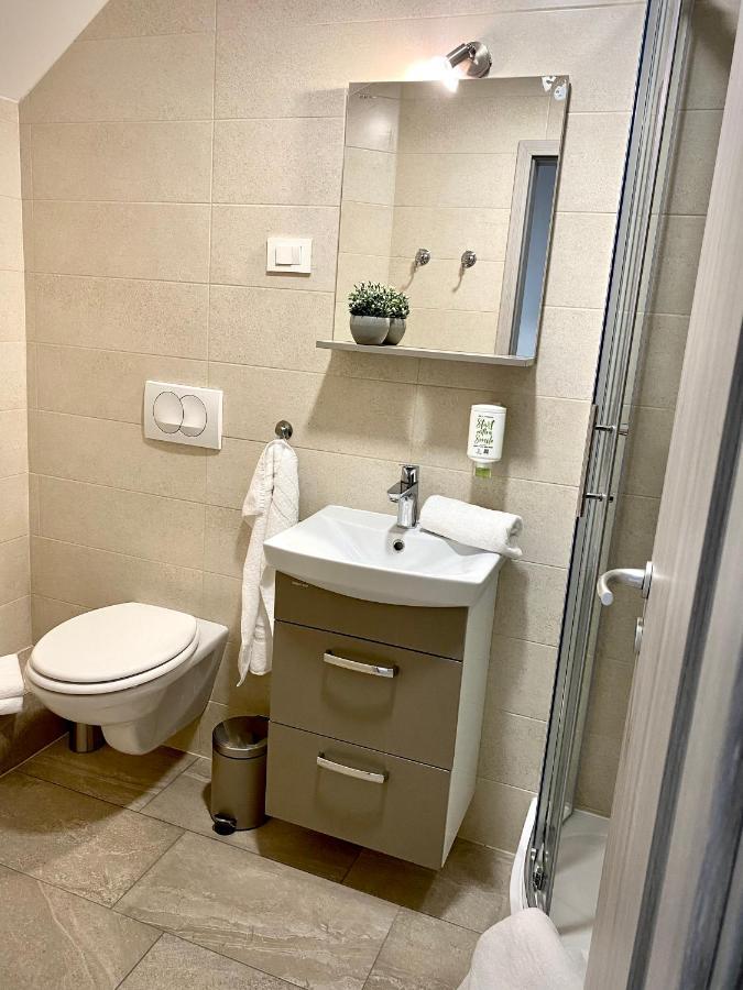 מריבור Rainbow House Rooms מראה חיצוני תמונה